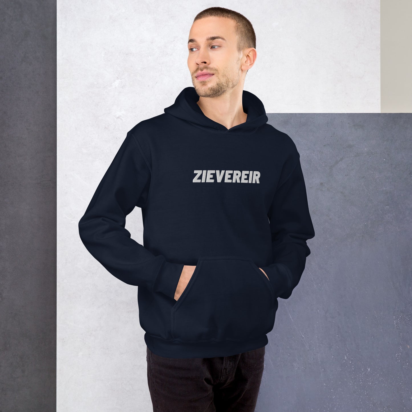 Essentials hoodie - zievereir - wit geborduurd